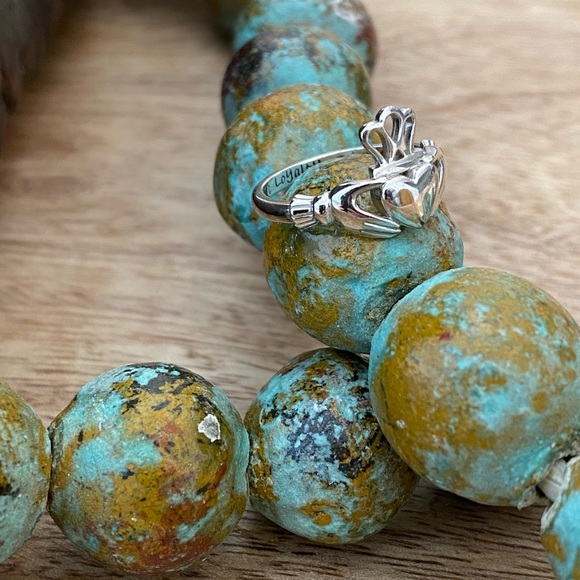 Irish Claddagh Ring 🍀 - Picture 2 of 9